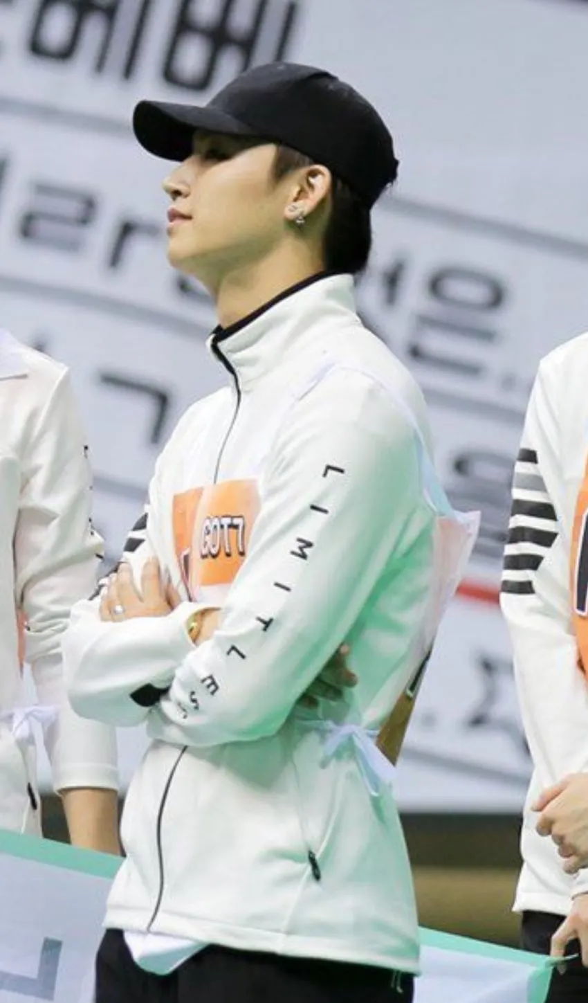 Behind-the-scenes cut of JAY B (GOT7)