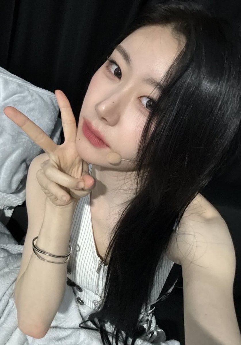 Latest photo of Chaeryeong (ITZY)