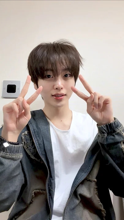 The most beloved wallpaper among Hyeongjun (CRAVITY)'s fans