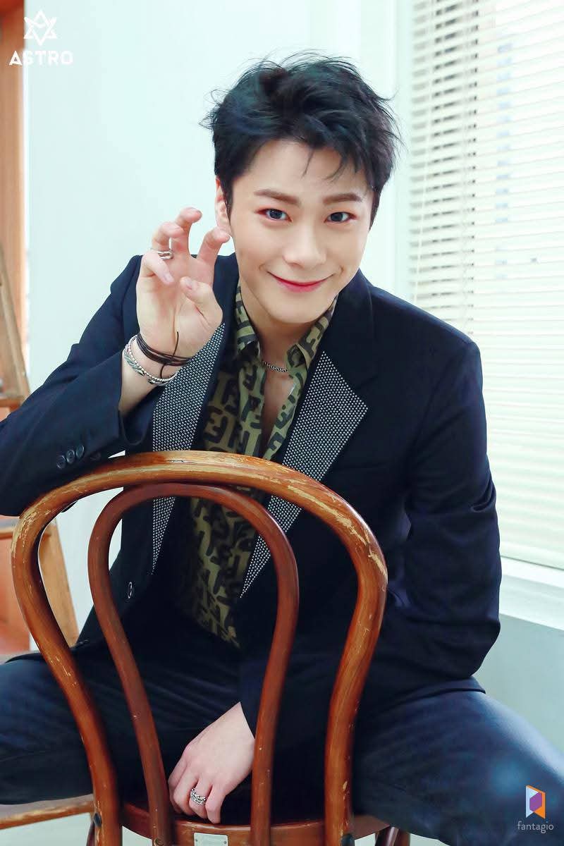 A moment captured by Moonbin (ASTRO)'s fan