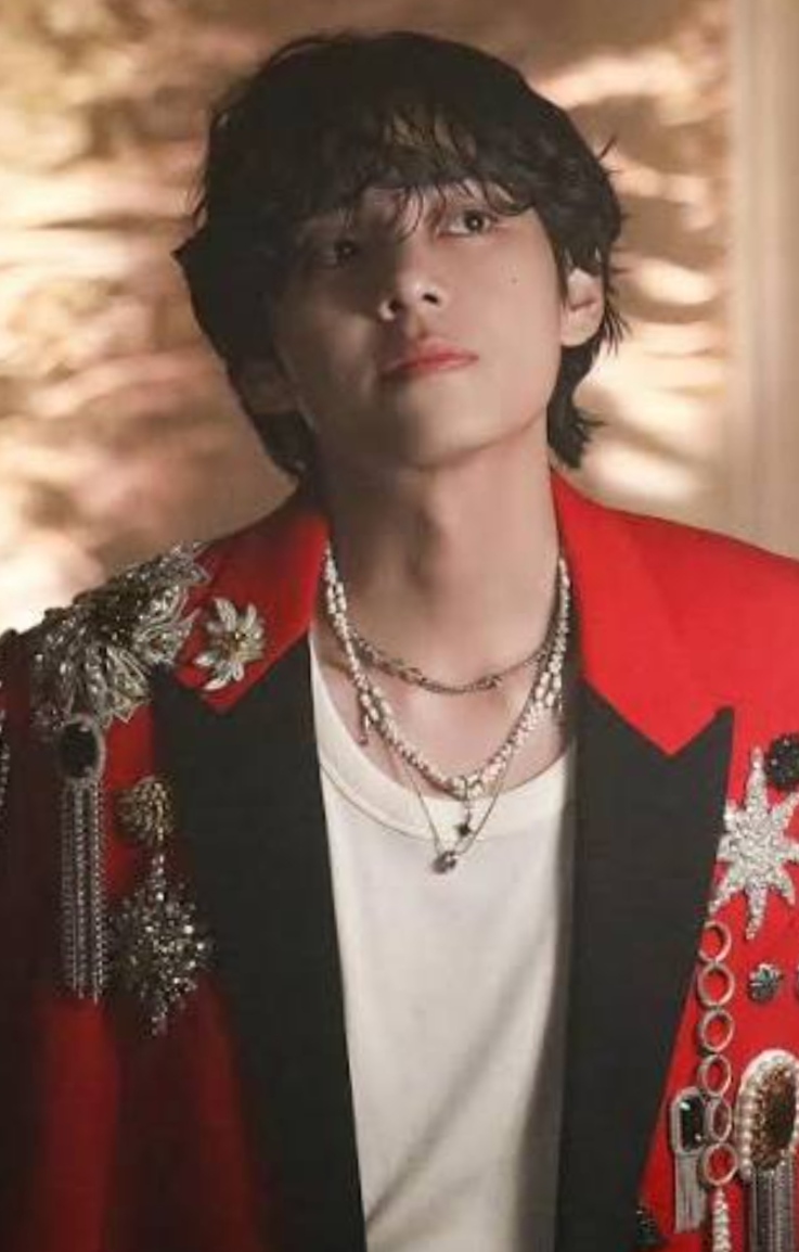 뷔 (방탄소년단) 최근 활동샷