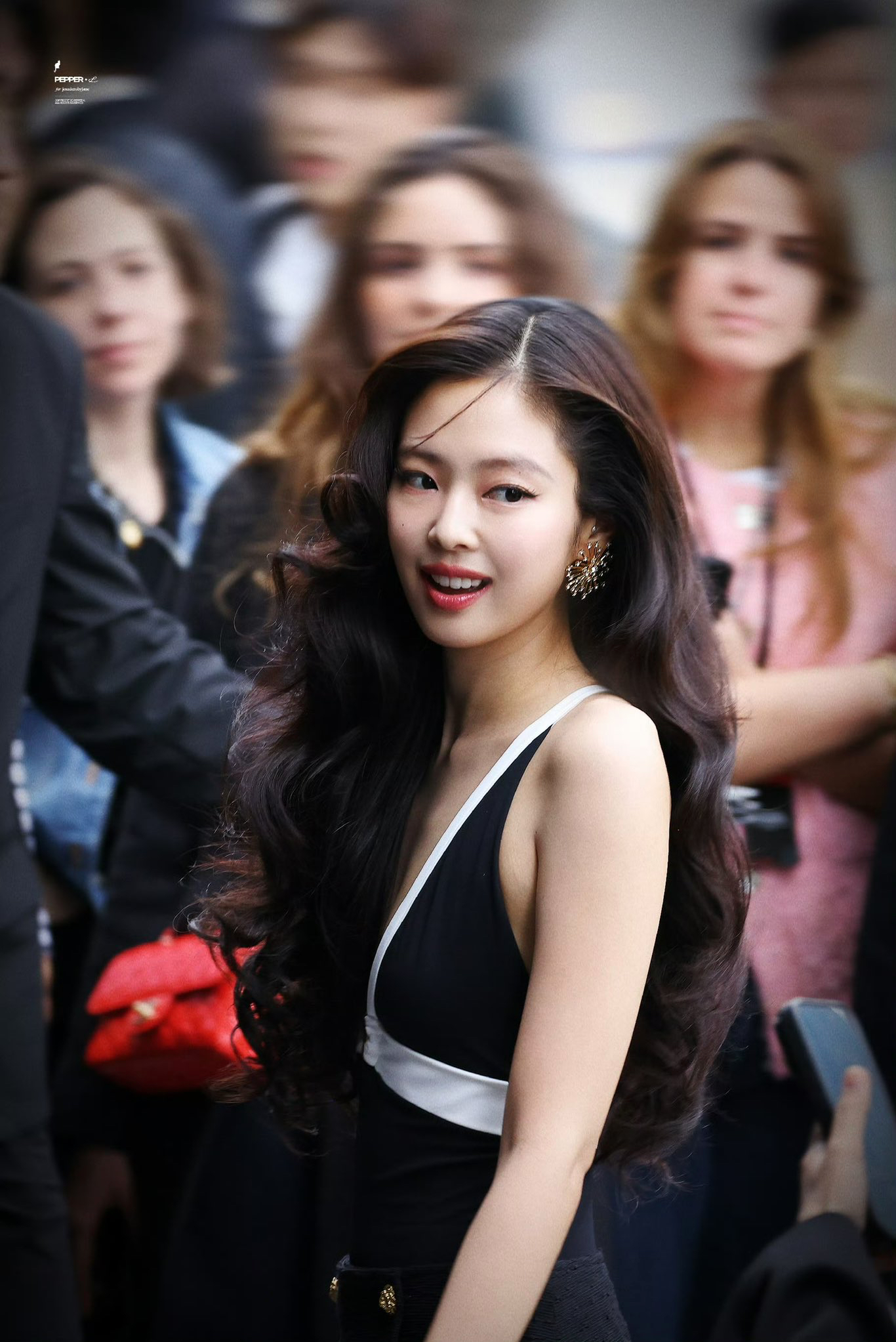 A moment captured by Jennie (BLACKPINK)'s fan