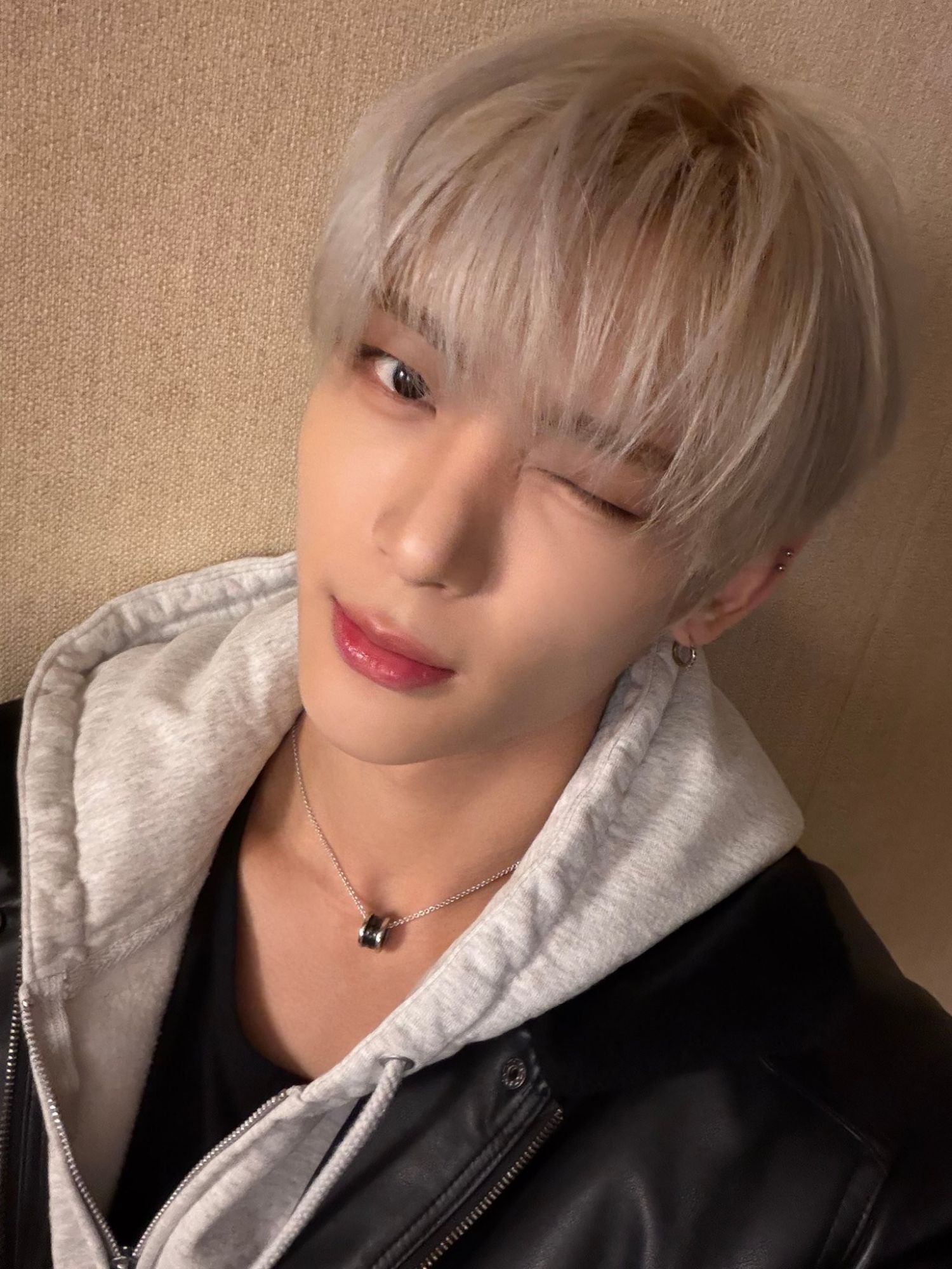 Behind-the-scenes cut of Siyun (NOWZ)