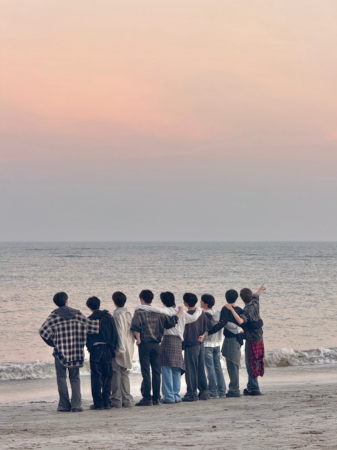 Behind-the-scenes cut of Kim Gyuvin