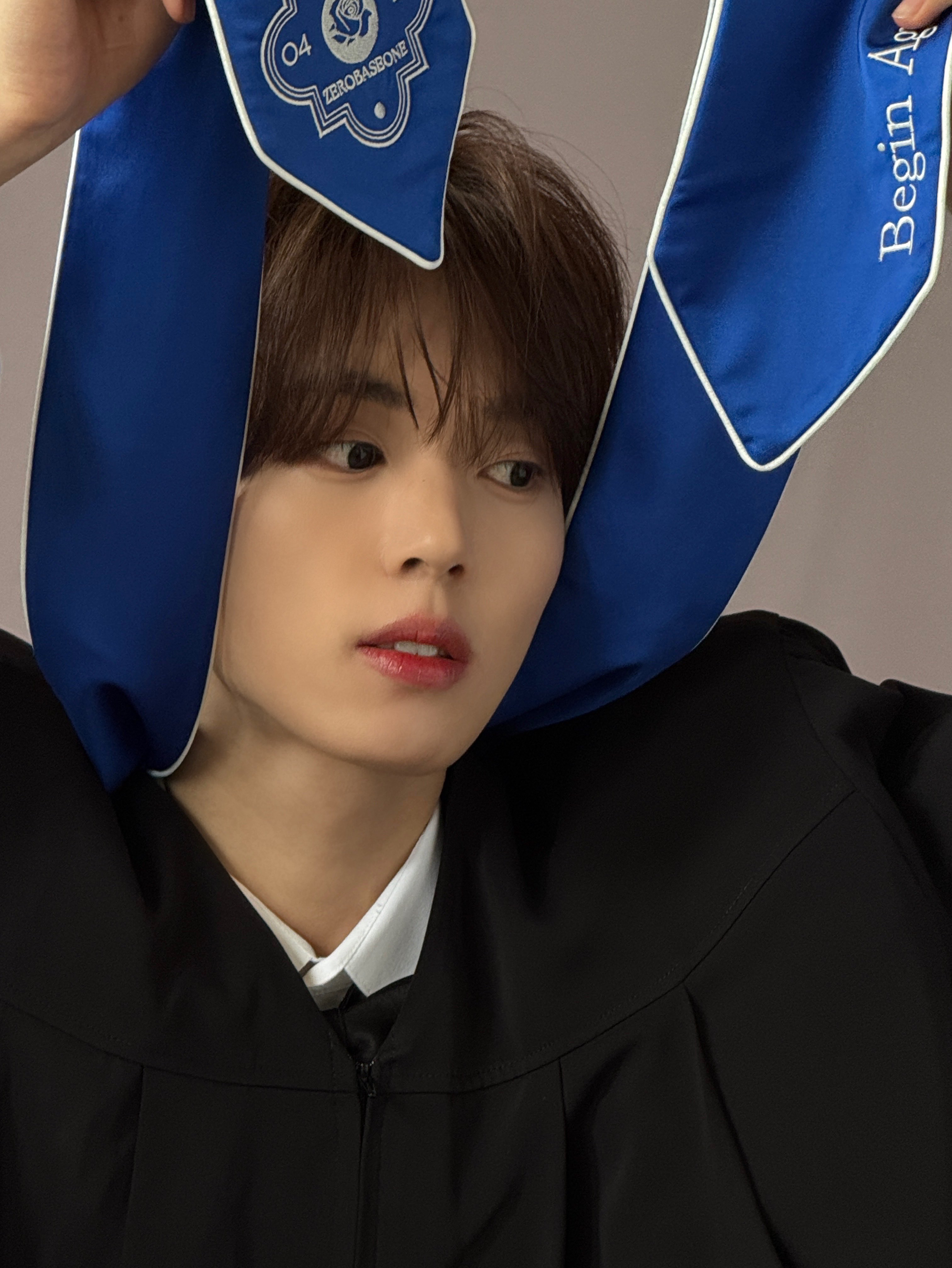 Behind-the-scenes cut of Han Yujin (ZEROBASEONE)