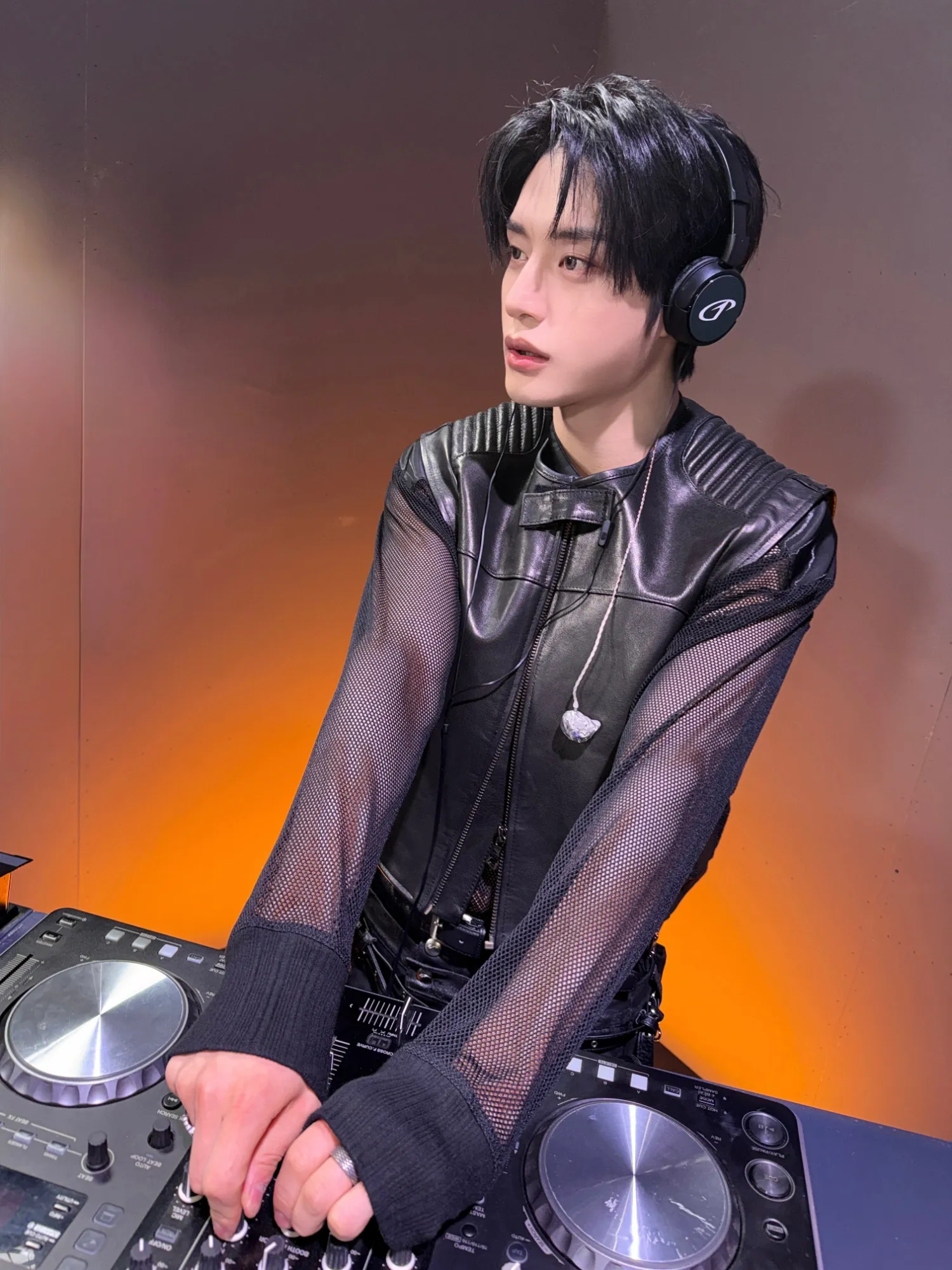 Latest photo of Kim Jiwoong (ZEROBASEONE)