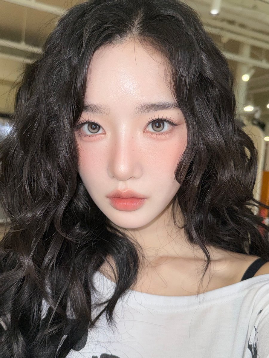 Behind-the-scenes cut of tripleS