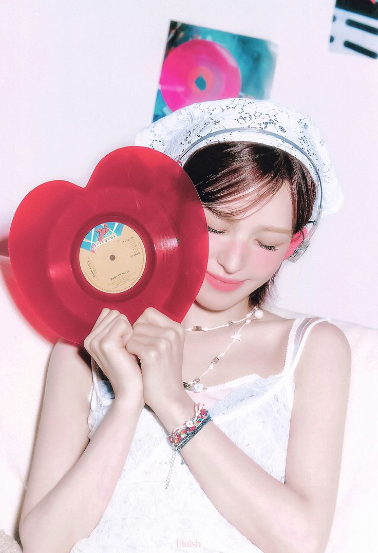 Behind-the-scenes cut of Wendy (Red Velvet)