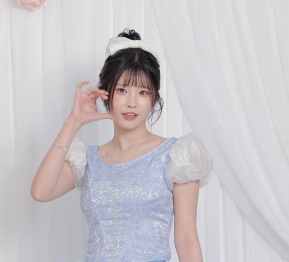 Foto aktivitas terbaru fromis (9)