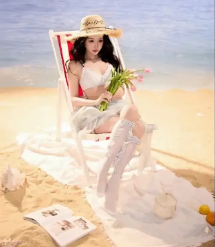 A moment captured by Esther Yu's fan