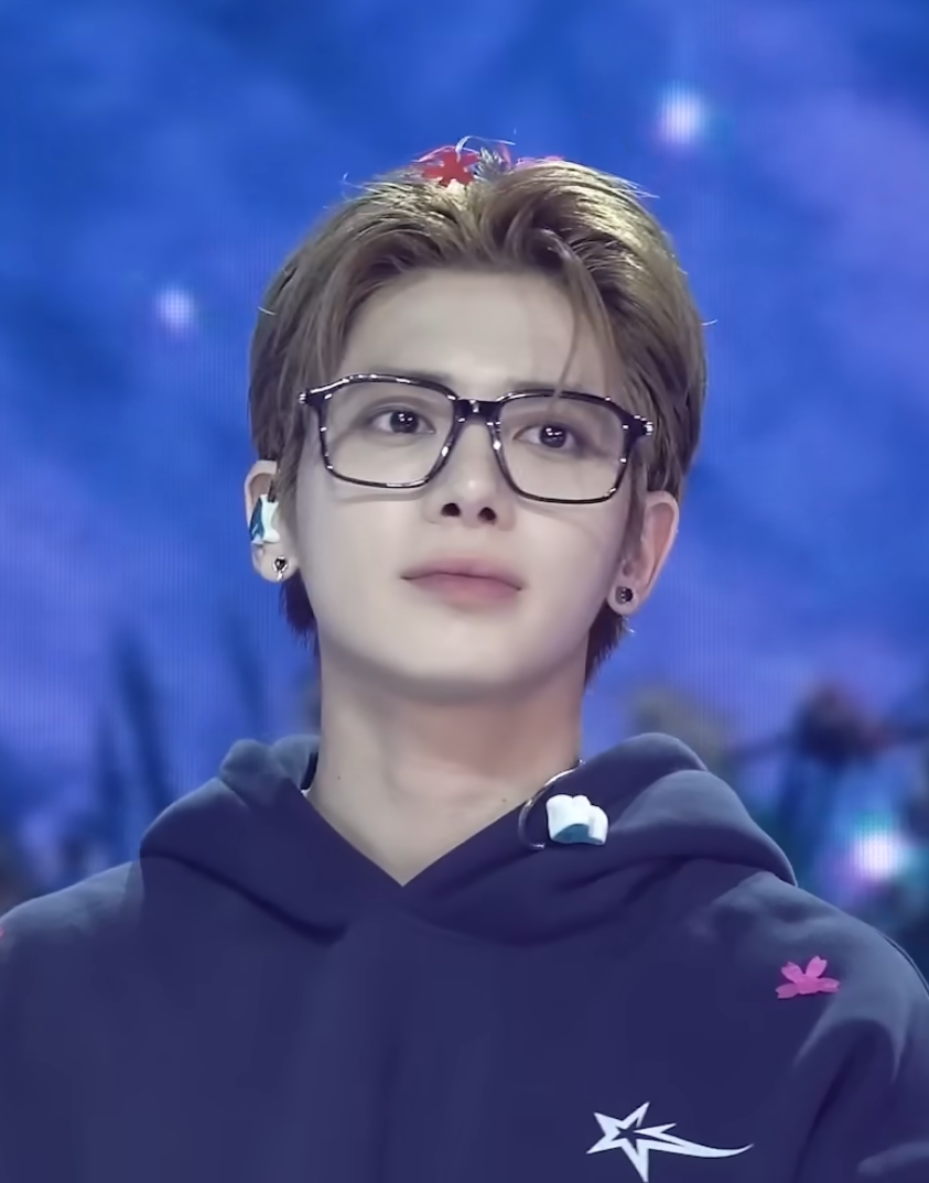 太顯 (TOMORROW X TOGETHER)的最新活動照片