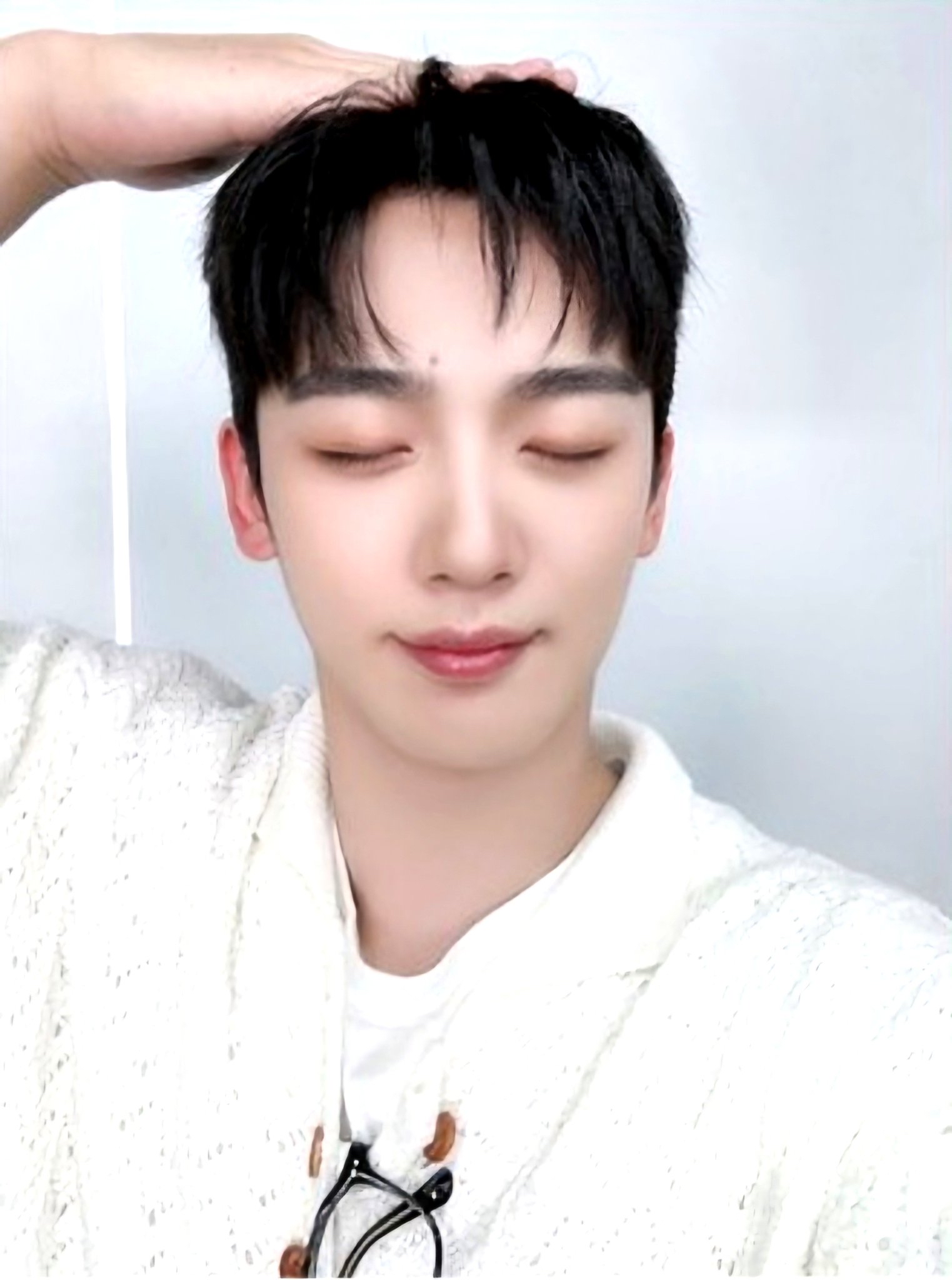 Behind-the-scenes cut of Kim Yohan (WEi)