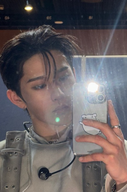 Behind-the-scenes cut of Haseung (WHIB)