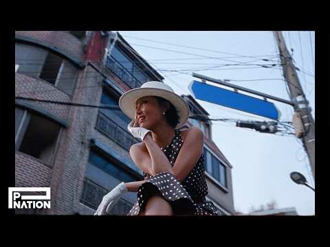 Behind-the-scenes cut of Hwasa (MAMAMOO)