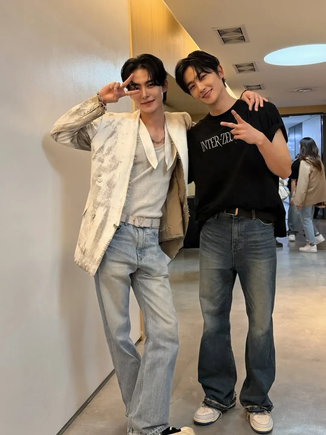 현재 (더보이즈)의 비하인드 컷