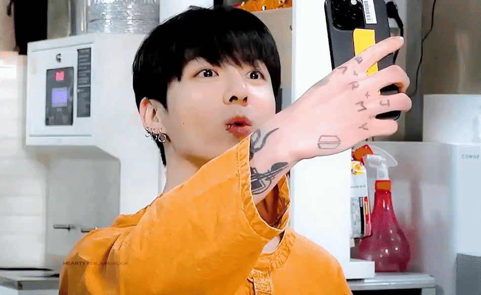 Behind-the-scenes cut of BTS