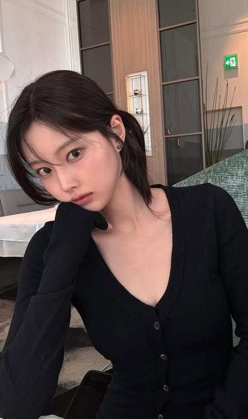 Fan-made special wallpaper for Kang Hyewon