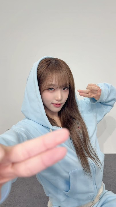 Recent activity shot of Choi Yena
