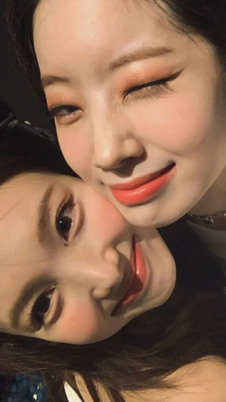 A heartfelt wallpaper shared by Dahyun (TWICE)'s fans