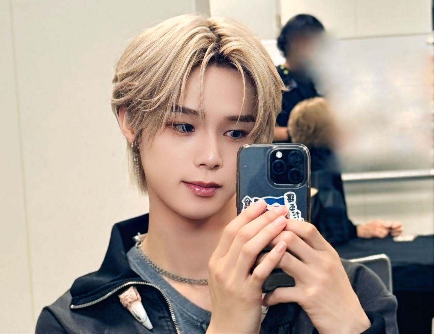 Behind-the-scenes cut of K (&TEAM)