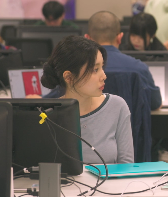 Behind-the-scenes cut of Kang Hyewon