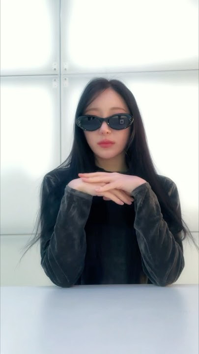 Behind-the-scenes cut of Lee Chaeyeon