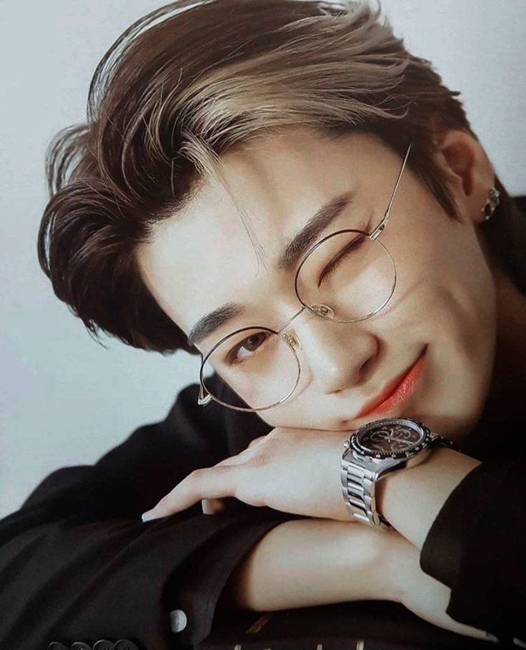 崔傘 (ATEEZ)的最新活動照片