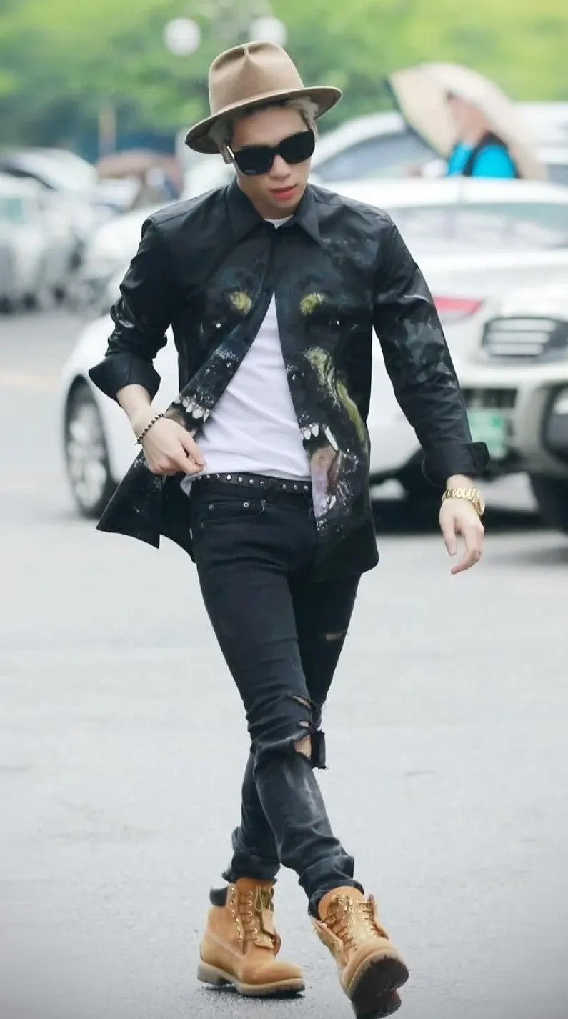 Behind-the-scenes cut of Jonghyun (SHINee)