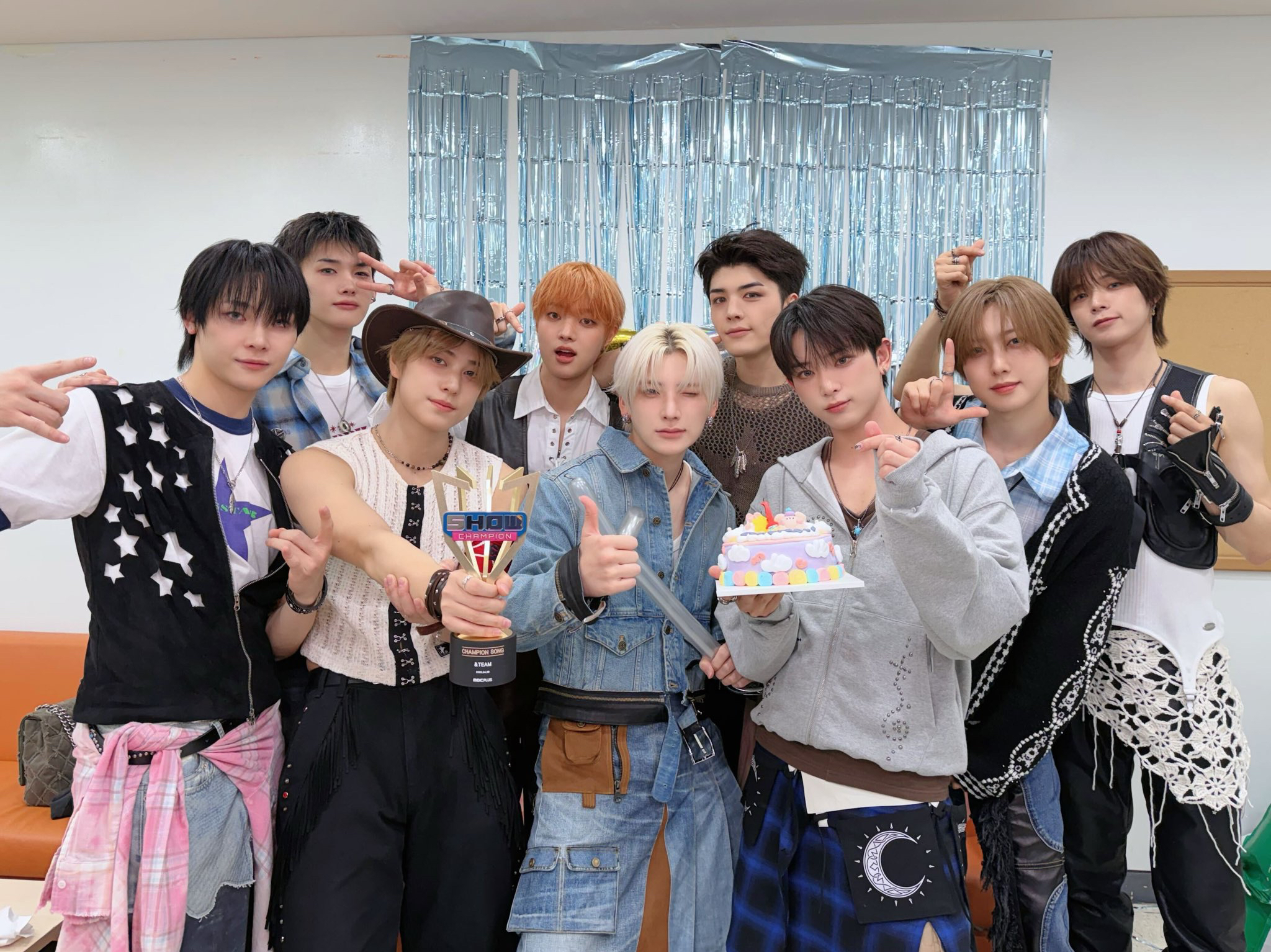 Recent activity shot of EJ (&TEAM)