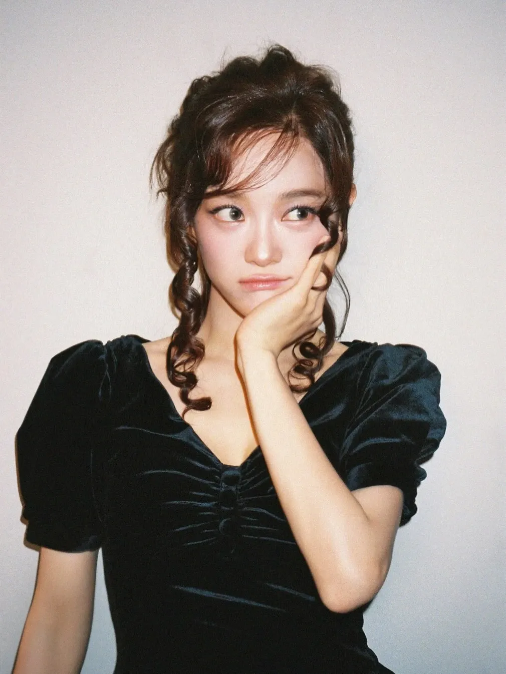 Behind-the-scenes cut of Sejeong (I.O.I)