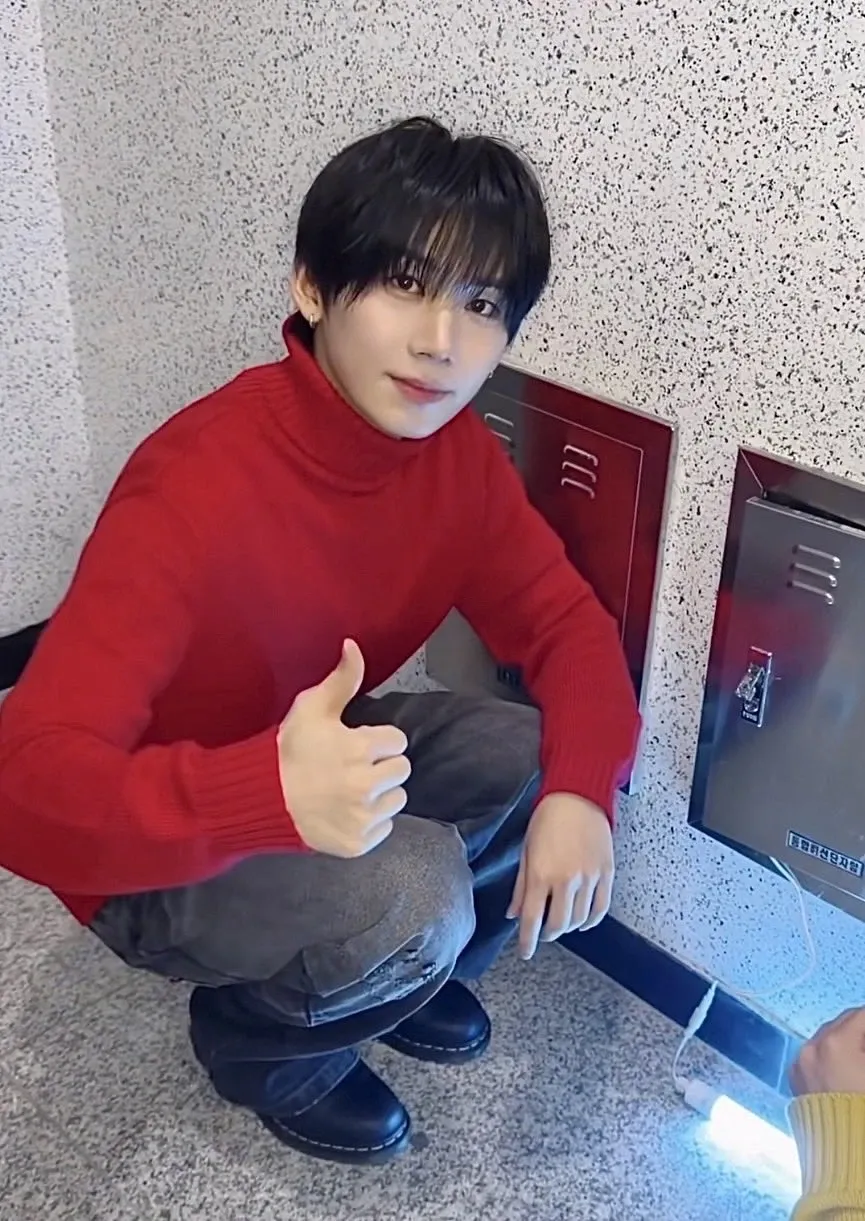 パク・ハン (AHOF)の舞台裏ショット