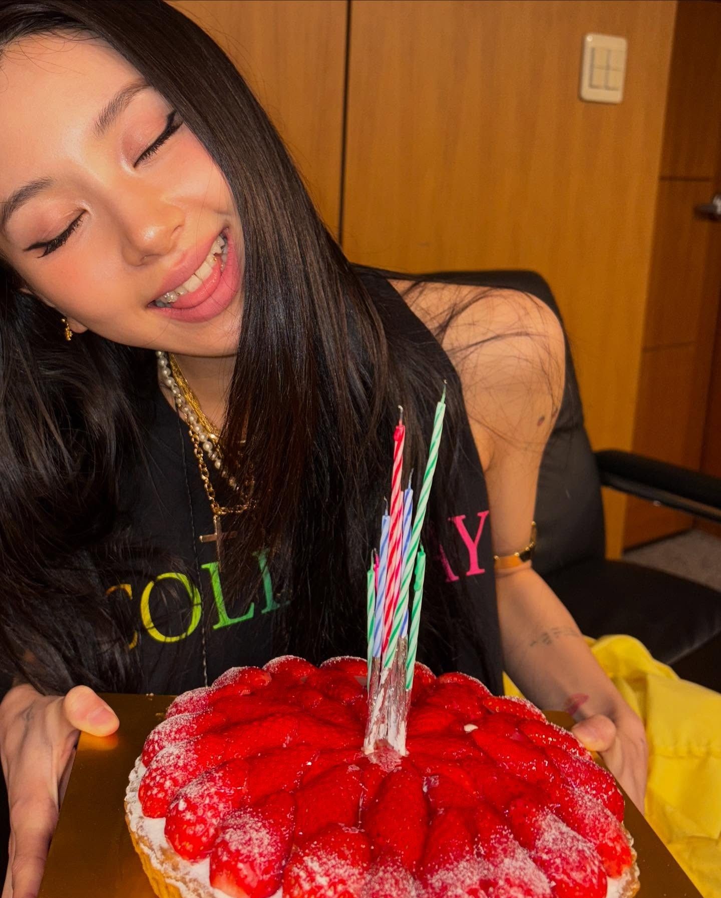 Latest photo of Chaeyoung (TWICE)