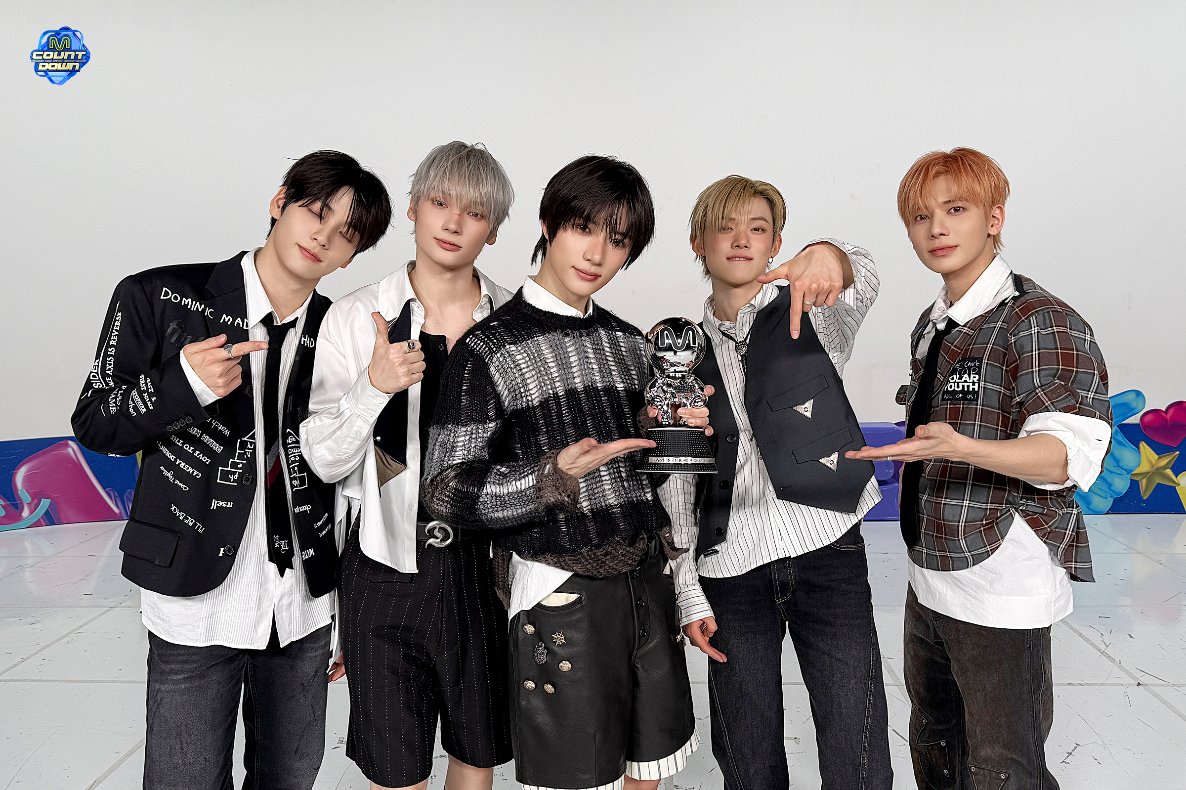 Foto aktivitas terbaru TOMORROW X TOGETHER