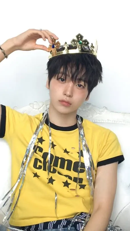 A heartfelt wallpaper shared by Hyeongjun (CRAVITY)'s fans