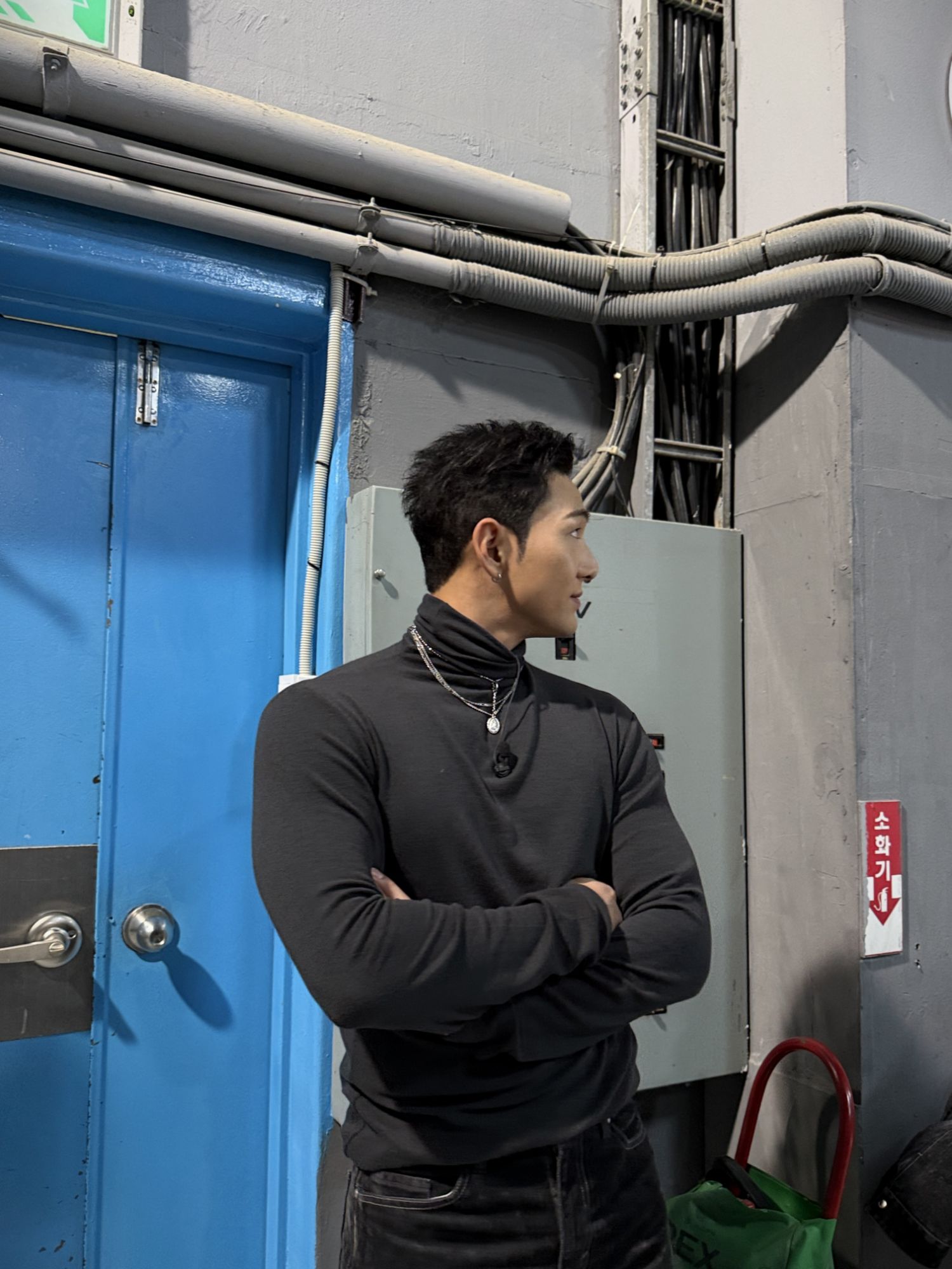 Behind-the-scenes cut of Baekho