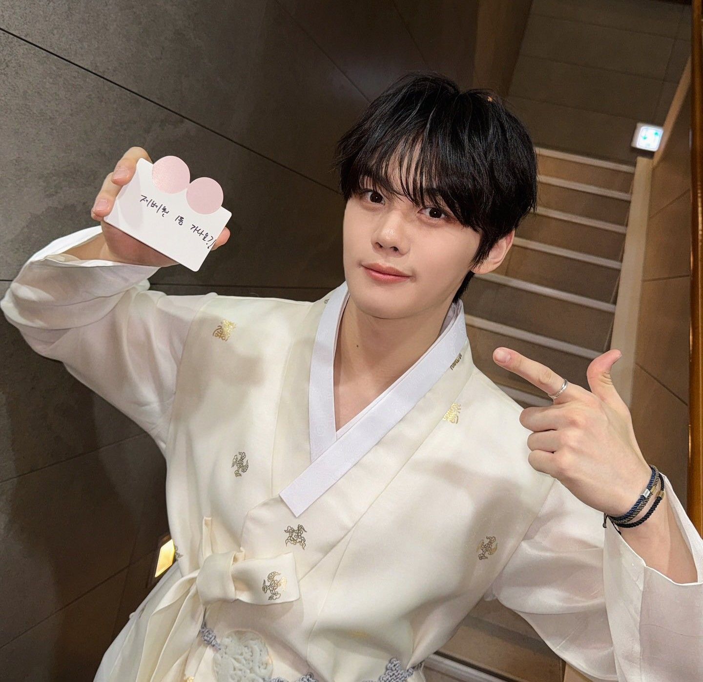 A moment captured by Kim Gyuvin (ZEROBASEONE)'s fan