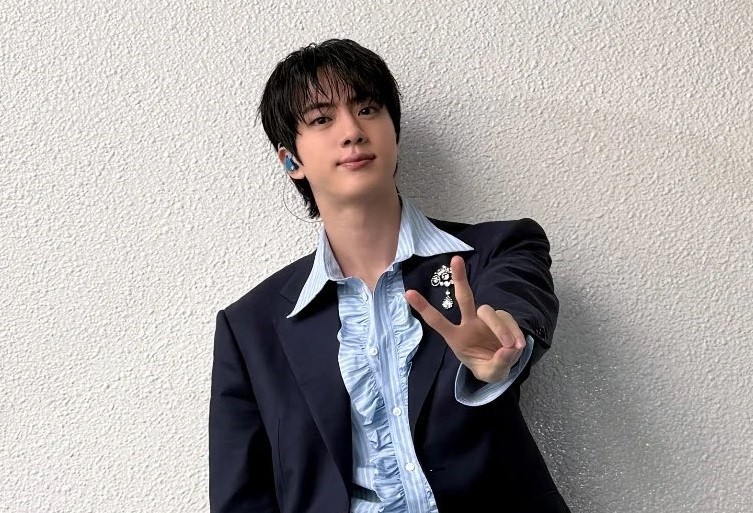A moment captured by Jin (BTS)'s fan