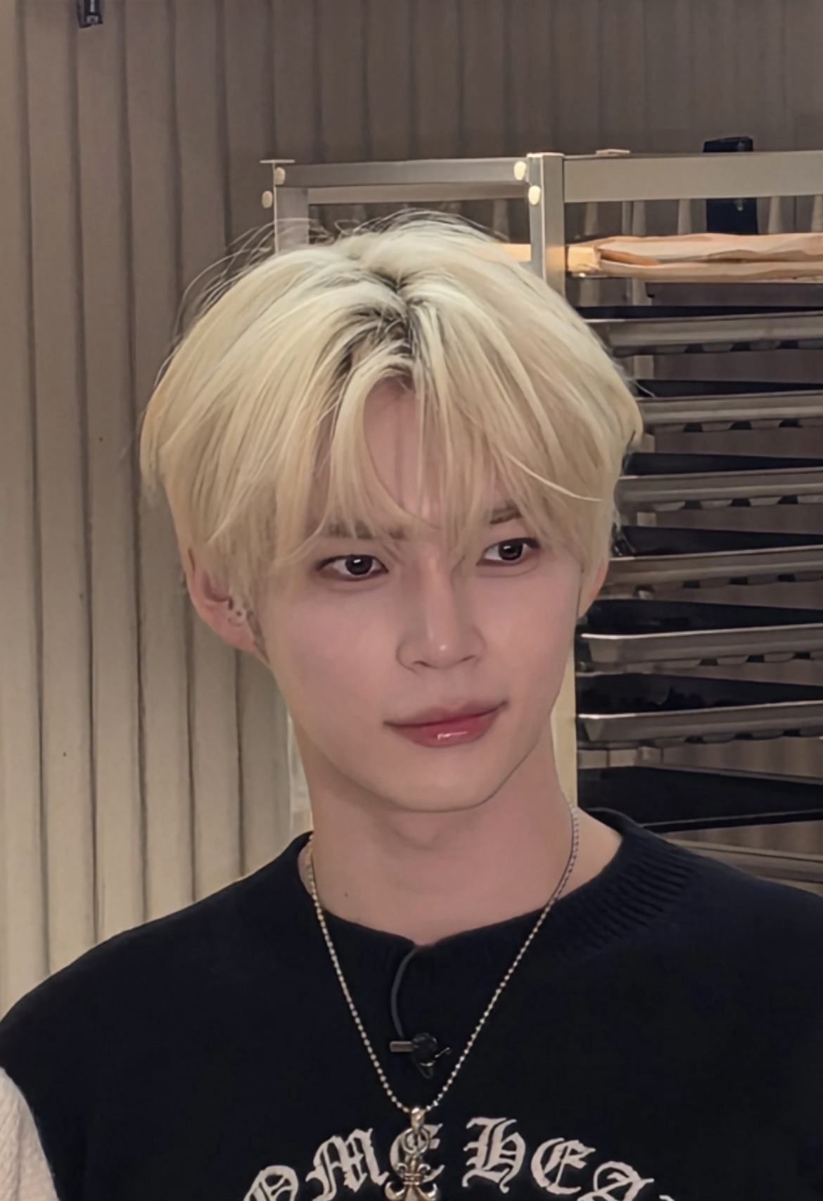 Foto terbaru Sung Hanbin (ZEROBASEONE)