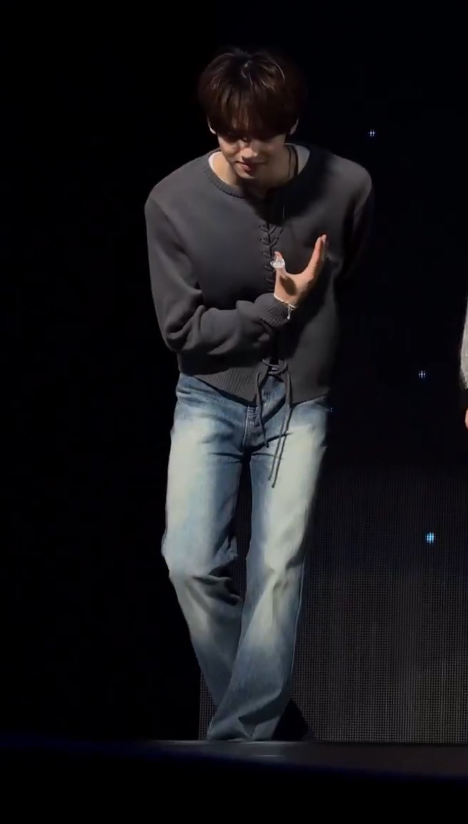 Behind-the-scenes cut of Han Yujin (ZEROBASEONE)