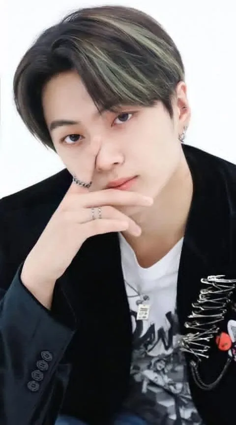 Fandom-recommended wallpaper image of Jay (ENHYPEN)