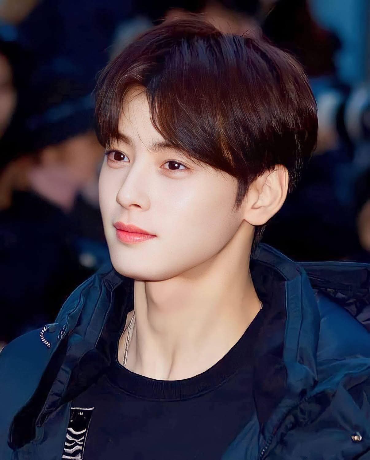 Recent activity shot of Eunwoo (ASTRO)