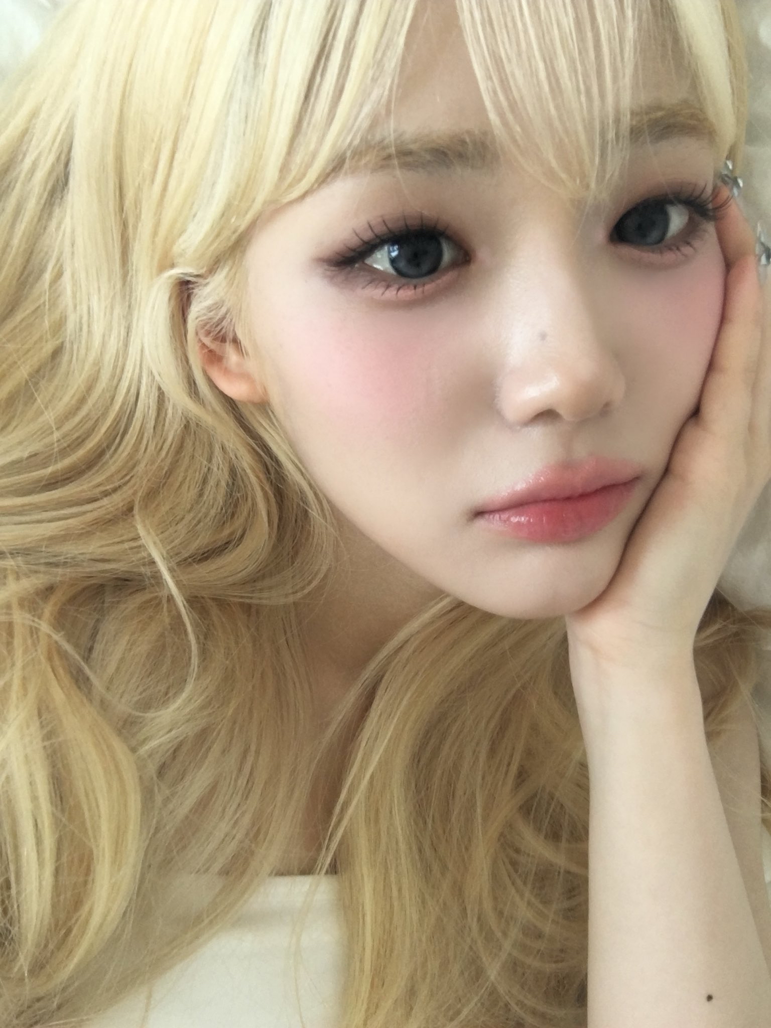 Behind-the-scenes cut of tripleS