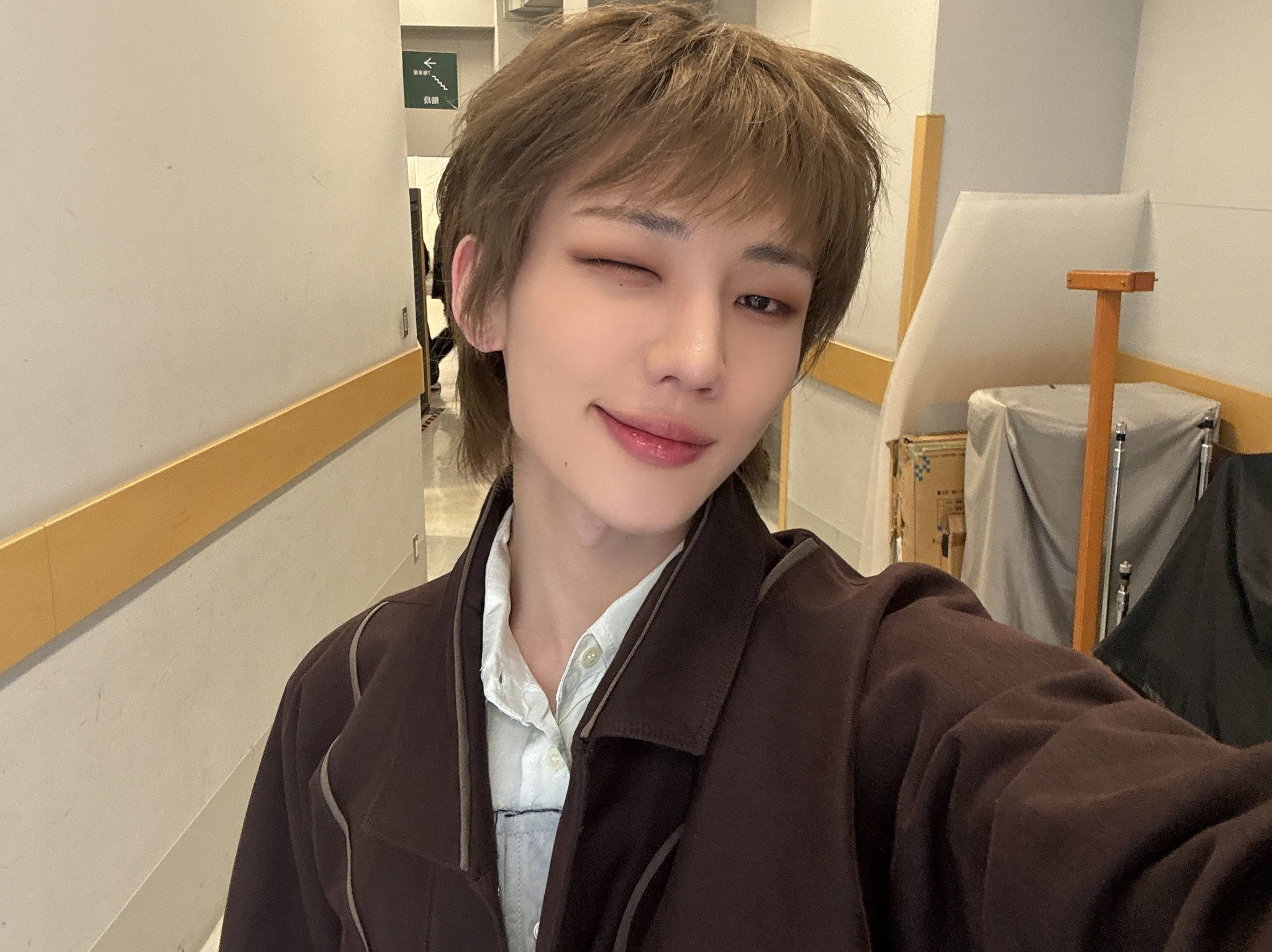 Behind-the-scenes cut of Junhyeok (TNX)