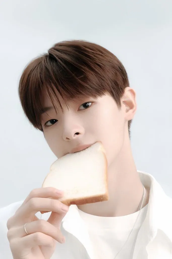 Momen yang diabadikan oleh penggemar Kang Woojin (FLARE U)