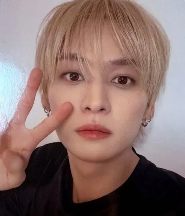 A moment captured by Lee Know (Stray Kids)'s fan