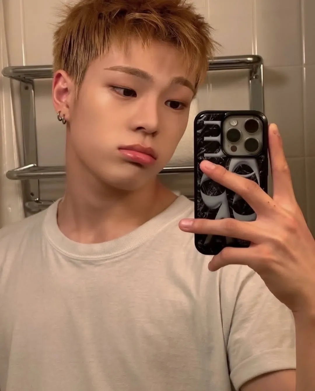 Behind-the-scenes cut of Kim Junmin (WHIB)