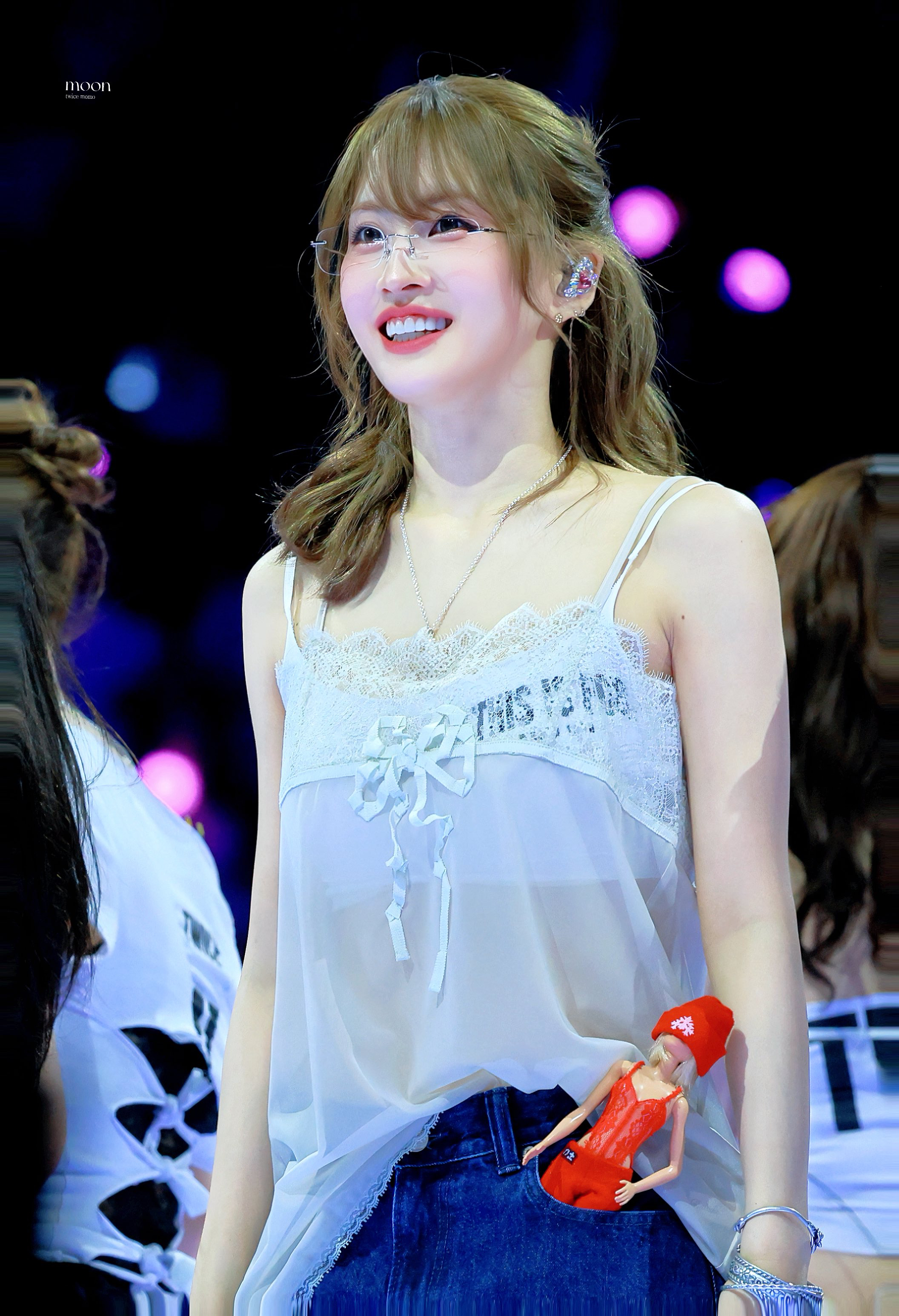 Behind-the-scenes cut of Momo (TWICE)