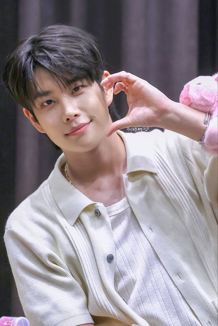 Behind-the-scenes cut of MJ (ASTRO)