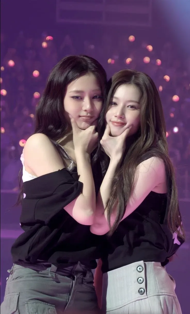 Foto aktivitas terbaru Sana (TWICE)