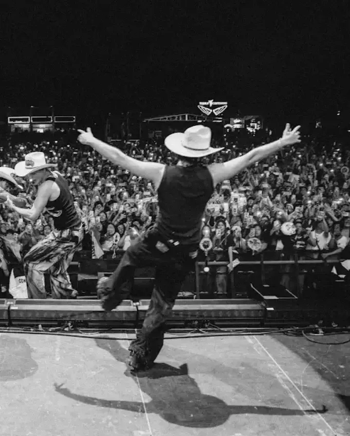 A moment captured by SANTOS BRAVOS's fan